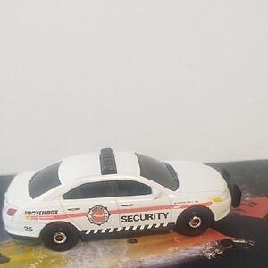 Matchbox - Ford Police Interceptor Airport Security Patrol Car Die cast metal